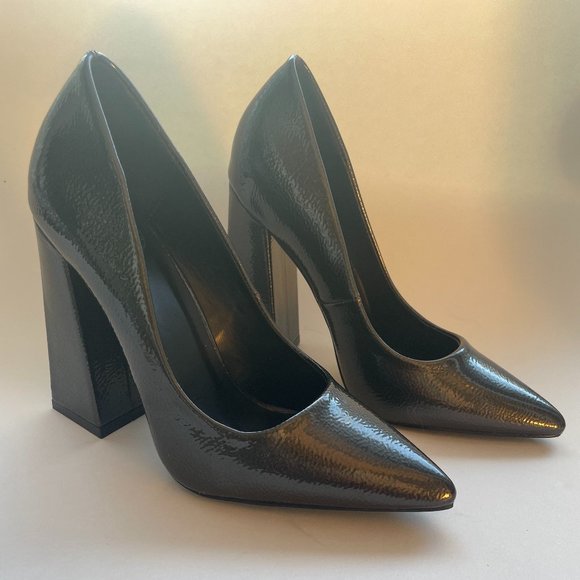 Missguided Dark Grey Modern Pumps Chunky Heel NWOT Sz 6 - Picture 2 of 12